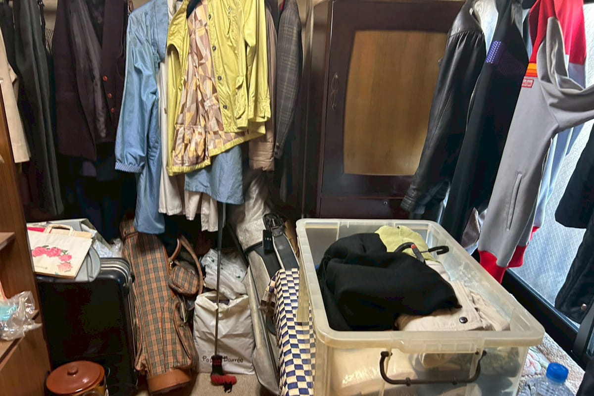 遺品整理ロードのスタッフが作業する前の室内