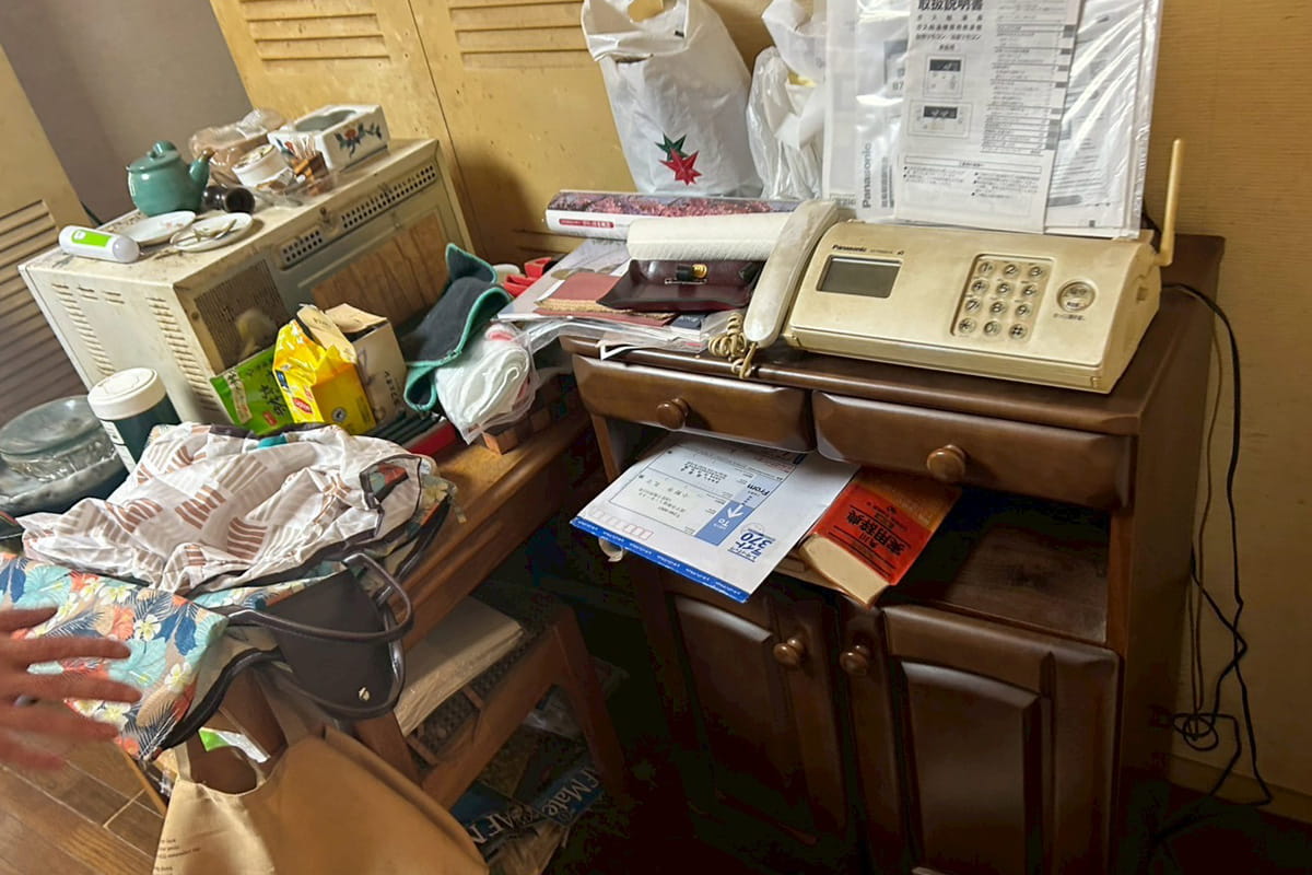 遺品整理ロードのスタッフが作業する前の室内